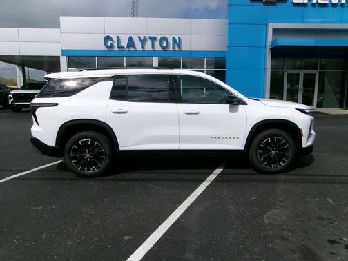 Summit White 2026 Chevrolet Traverse LT