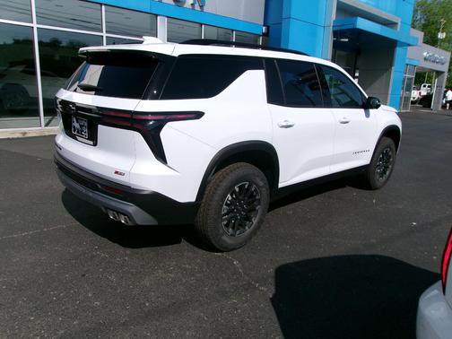 Polar White Tricoat 2026 Chevrolet Traverse AWD Z71