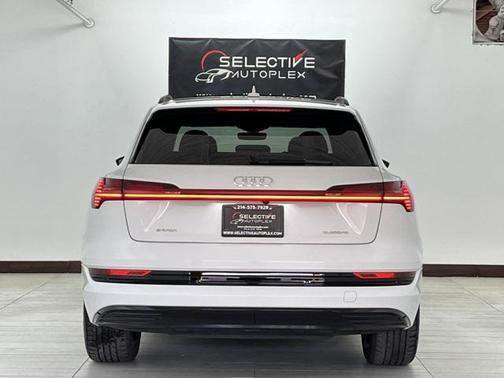 2022 Audi e-tron Premium