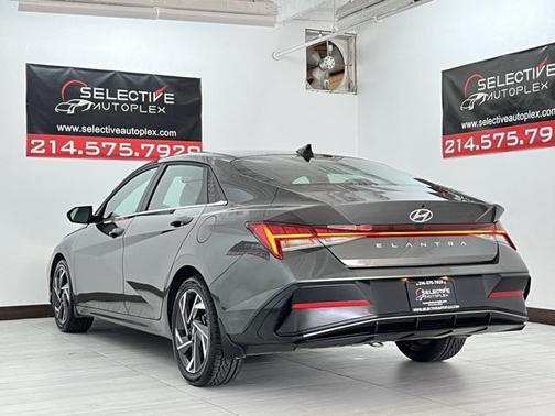 2025 Hyundai ELANTRA SEL