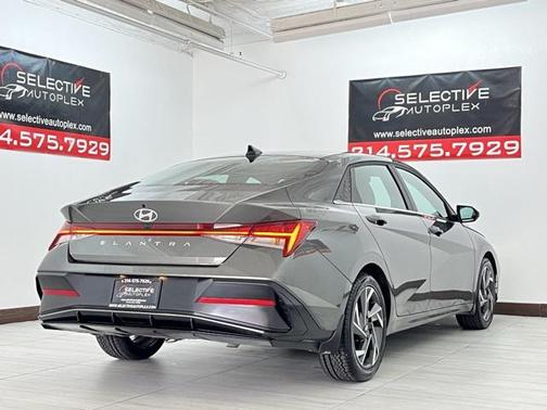 2025 Hyundai ELANTRA SEL