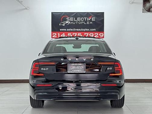 2024 Volvo S60 B5 Plus Dark Theme