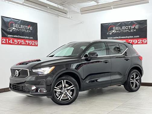 2025 Volvo XC40 B5 Core Bright Theme
