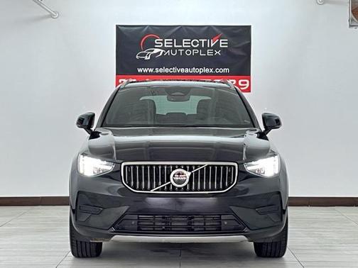 2025 Volvo XC40 B5 Core Bright Theme