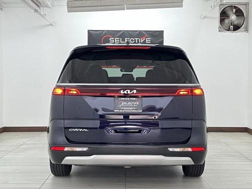 2024 Kia Carnival LX