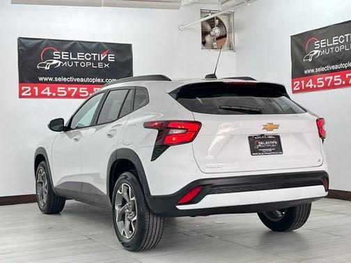 Summit White 2026 Chevrolet Trax LT