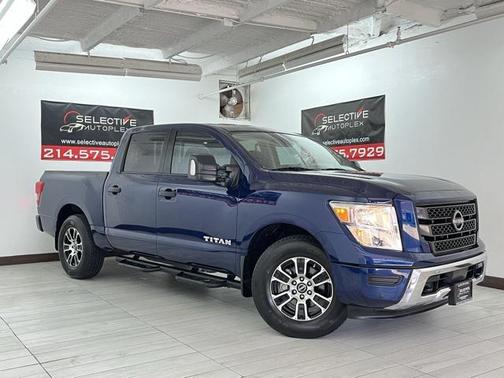 2024 Nissan Titan SV