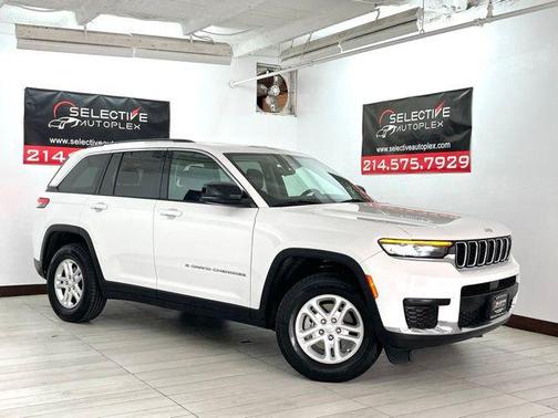 Bright White Clearcoat 2024 Jeep Grand Cherokee Laredo