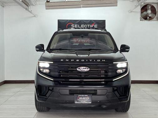 Black Metallic 2025 Ford Expedition Active