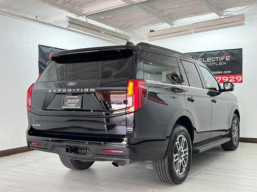 Black Metallic 2025 Ford Expedition Active