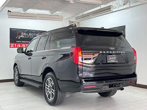 Black Metallic 2025 Ford Expedition Active