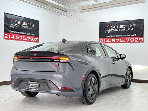 2023 Toyota Prius LE