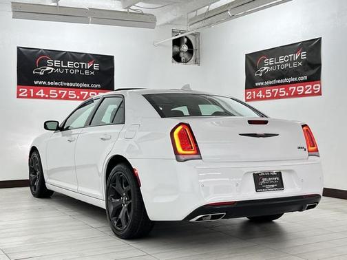 2022 Chrysler 300 S