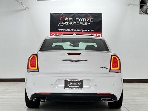 2022 Chrysler 300 S