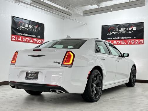 2022 Chrysler 300 S
