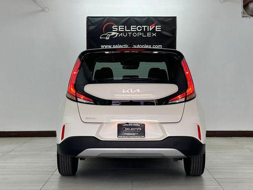 Snow White Pearl 2025 Kia Soul LX