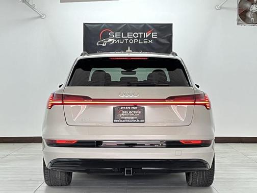 2021 Audi e-tron Premium Plus