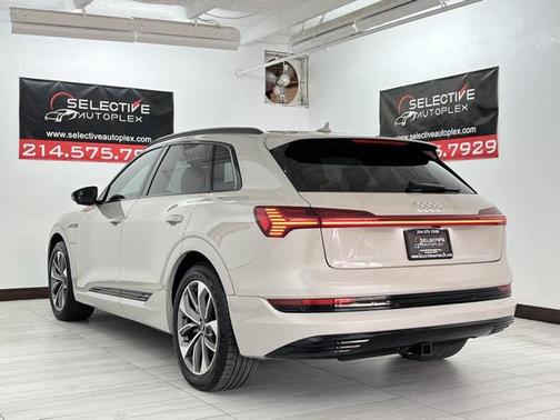 2021 Audi e-tron Premium Plus