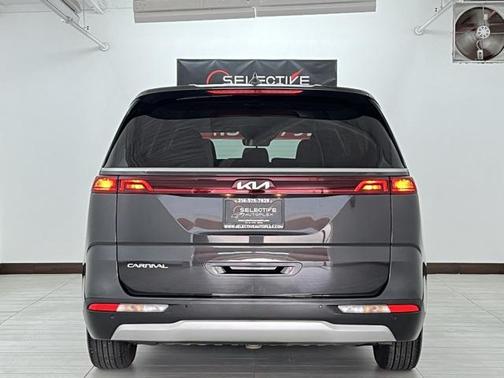 2024 Kia Carnival LX