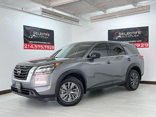 Gun Metallic 2024 Nissan Pathfinder S FWD