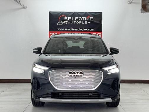 2022 Audi e-tron Premium Plus