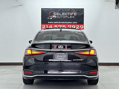 2024 Lexus ES 300h Luxury