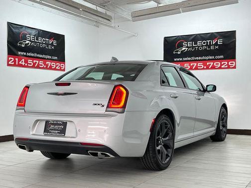 Silver Mist Clearcoat 2023 Chrysler 300 S