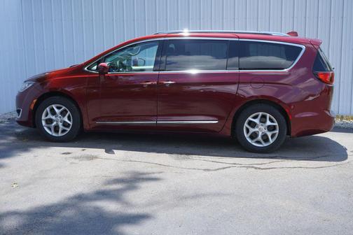 Velvet Red Pearlcoat 2017 Chrysler Pacifica Touring-L