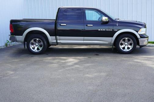 Brilliant Black Crystal Pearlcoat 2011 Dodge Ram 1500 Laramie