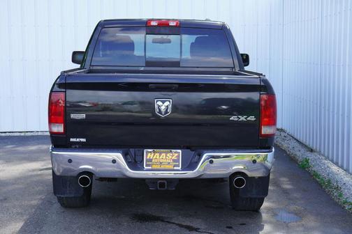 Brilliant Black Crystal Pearlcoat 2011 Dodge Ram 1500 Laramie