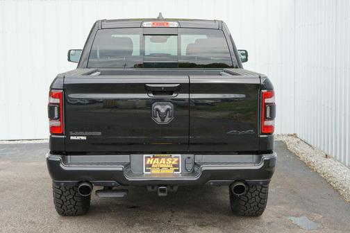 Diamond Black Crystal Pearlcoat 2024 RAM 1500 Laramie