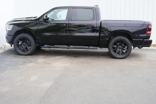 Diamond Black Crystal Pearlcoat 2024 RAM 1500 Laramie