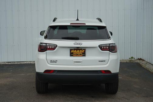 Bright White Clearcoat 2022 Jeep Compass Latitude Lux