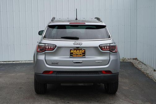 Billet Silver Metallic Clearcoat 2018 Jeep Compass Latitude