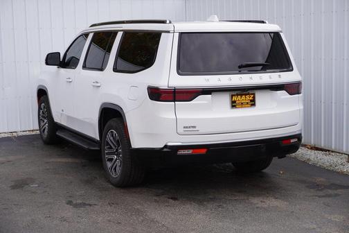 2023 Jeep Wagoneer Base