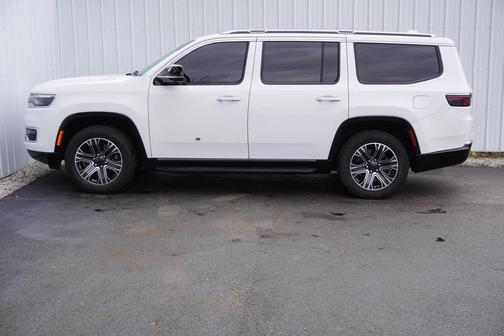 2023 Jeep Wagoneer Base