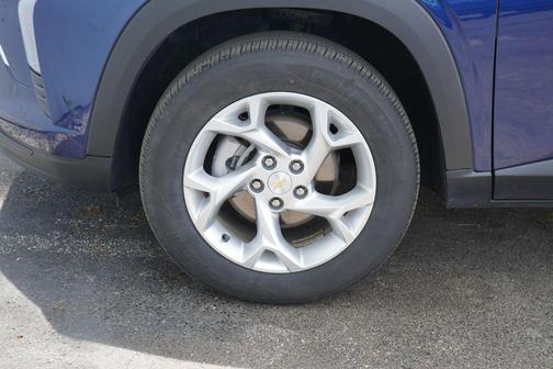 Blue Glow Metallic 2024 Chevrolet Trax LS