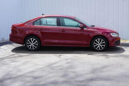 Cardinal Red Metallic 2017 Volkswagen Jetta 1.4T SE