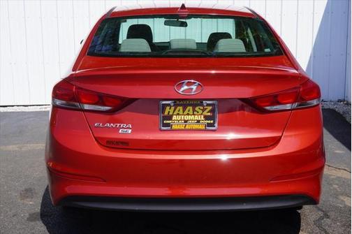 2018 Hyundai ELANTRA SE