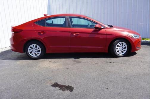 2018 Hyundai ELANTRA SE