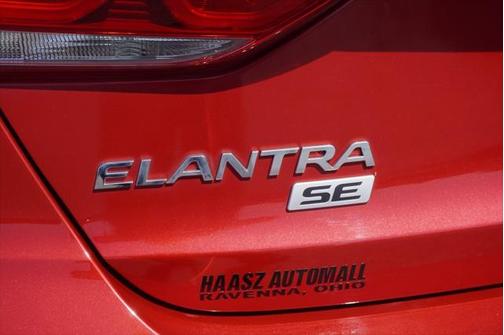 2018 Hyundai ELANTRA SE