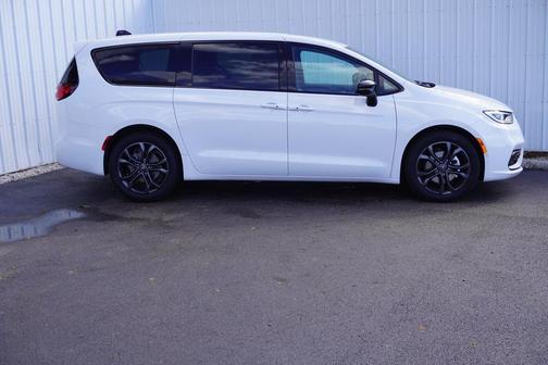 2026 Chrysler Pacifica L