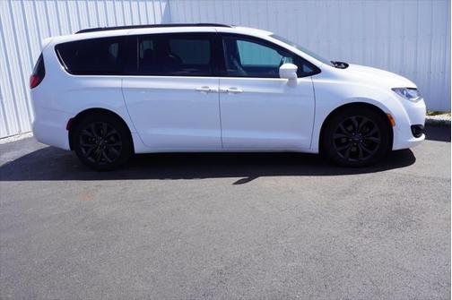 2018 Chrysler Pacifica Touring-L