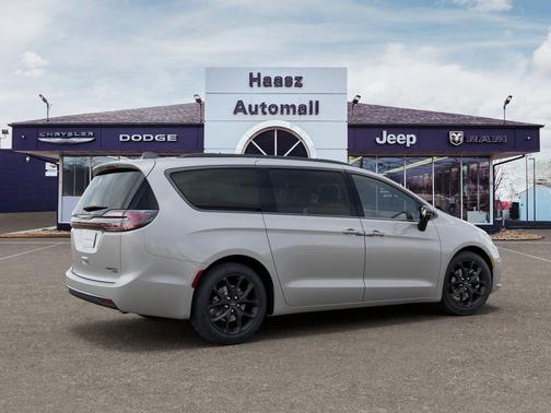 Silver Mist Clearcoat 2026 Chrysler Pacifica Limited