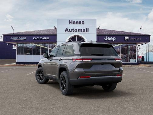 Baltic Gray Metallic Clearcoat 2026 Jeep Grand Cherokee Altitude