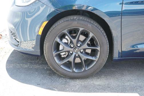 Fathom Blue Pearlcoat 2023 Chrysler Pacifica Touring L