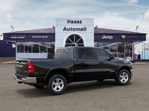 Diamond Black Crystal Pearlcoat 2026 RAM 1500 Big Horn/Lone Star
