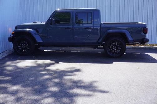2025 Jeep Gladiator Nighthawk