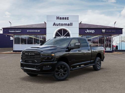 Diamond Black Crystal Pearlcoat 2026 RAM 3500 Laramie