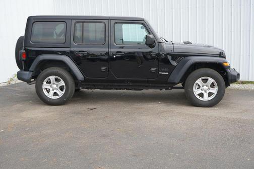 Black Clearcoat 2022 Jeep Wrangler Unlimited Sport